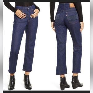 NWT Women's LEVI PREMIUM wedgie straight with fringe on back pockets . Size 25